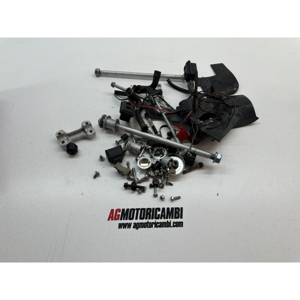 KIT TORNILLOS HONDA HORNET 600 2005-2006