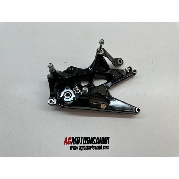 SOPORTE ESCAPE RUEDA YAMAHA N-MAX 125 E5 2021-2024