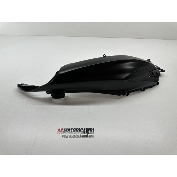 CARENA POSTERIORE DESTRA DX PIAGGIO BEVERLY 400...