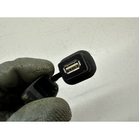 TOMA DE CARGA USB PIAGGIO BEVERLY 400 S 2021-2024