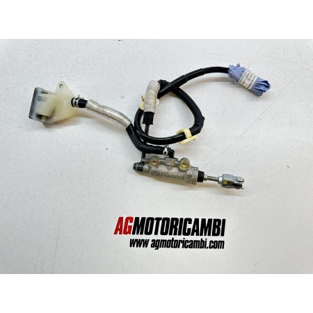 SUZUKI FREEWIND 650 1997-2003 HAUPTBREMSZYLINDER HINTEN