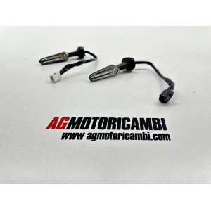 PAAR YAMAHA MT-09 VORDERE BLINKER RECHTS LINKS 2021-2023