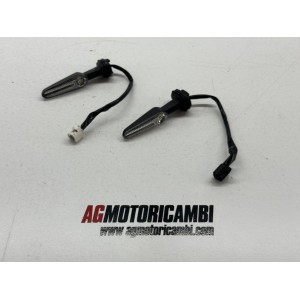 PAAR YAMAHA MT-09 VORDERE BLINKER RECHTS LINKS 2021-2023 2