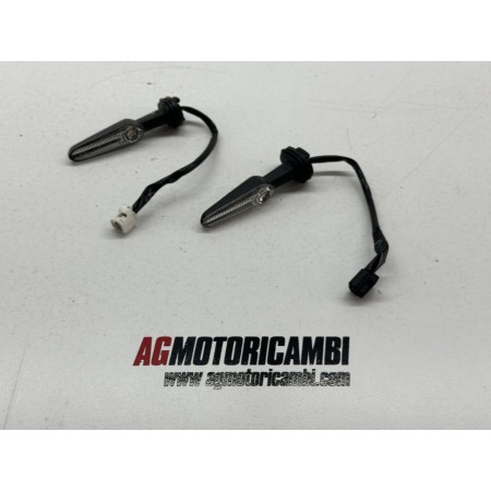 PAAR YAMAHA MT-09 VORDERE BLINKER RECHTS LINKS 2021-2023