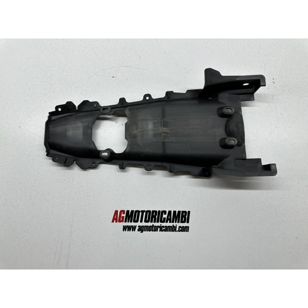 PLASTICA SOTTO CODA PARAFANGO YAMAHA TRACER 900...