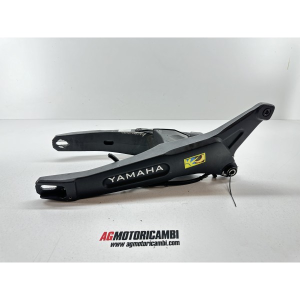 FORCELLONE POSTERIORE YAMAHA MT-03 MT03 660cc...
