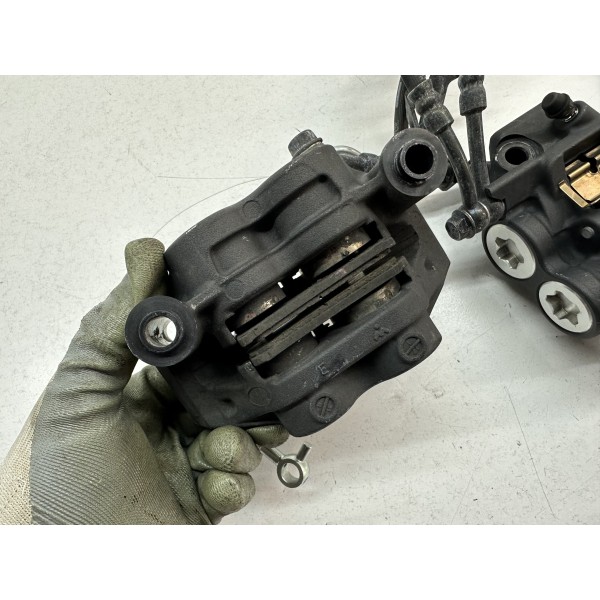 PAIR FRONT BRAKE CALIPERS RIGHT SX YAMAHA TMAX...