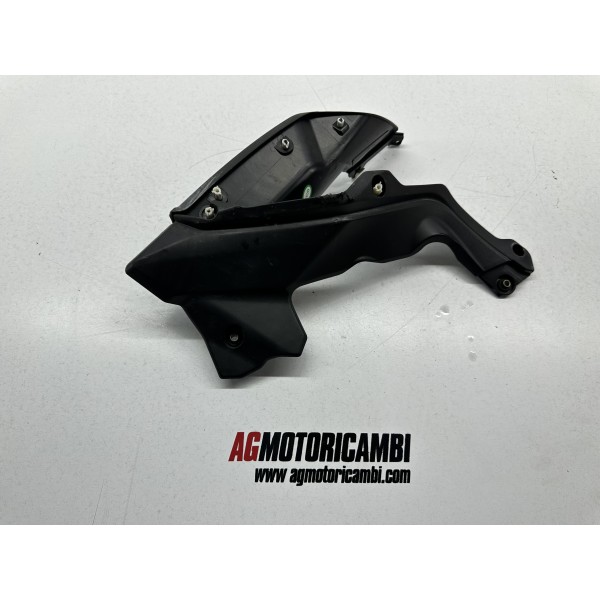 PLÁSTICO INTERIOR PANEL LATERAL DELANTERO...