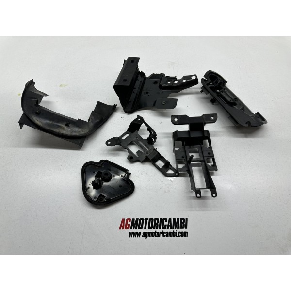 VARIAS CUBIERTAS DE PLÁSTICO YAMAHA YZF R1...