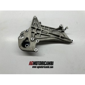 PIASTRA SUPPORTO MARMITTA PIAGGIO BEVERLY 300 MA21M...