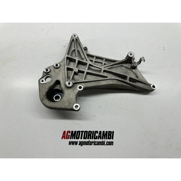 PIASTRA SUPPORTO MARMITTA PIAGGIO BEVERLY 300...