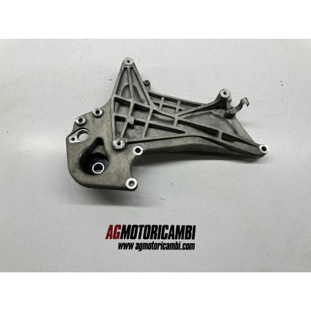 PIASTRA SUPPORTO MARMITTA PIAGGIO BEVERLY 300 MA21M 2016-2020