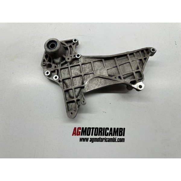 PIASTRA SUPPORTO MARMITTA PIAGGIO BEVERLY 300...