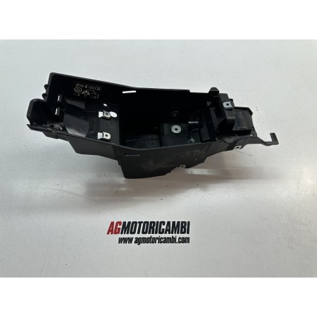 PORTAPILAS PLÁSTICO BAJO COLA BMW G 310 R G310 R 2021-2025