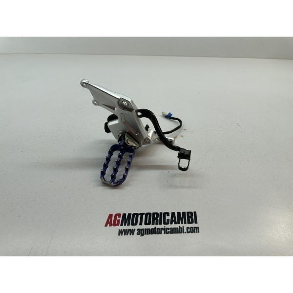 RIGHT FOOTPEG RIGHT BRAKE YAMAHA HOLD 700...