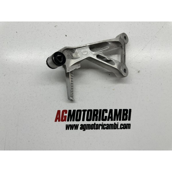 RIGHT REAR PASSENGER FOOTREST HONDA CBR 500 R...