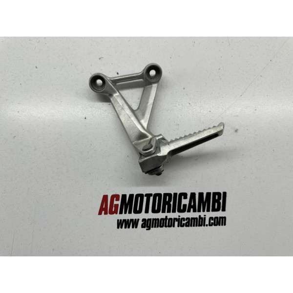 REPOSAPIÉS PASAJERO TRASERO IZQUIERDO HONDA CBR...