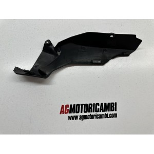TAPA DE PLÁSTICO DEL RADIADOR DE ACEITE IZQUIERDA DUCATI... 2
