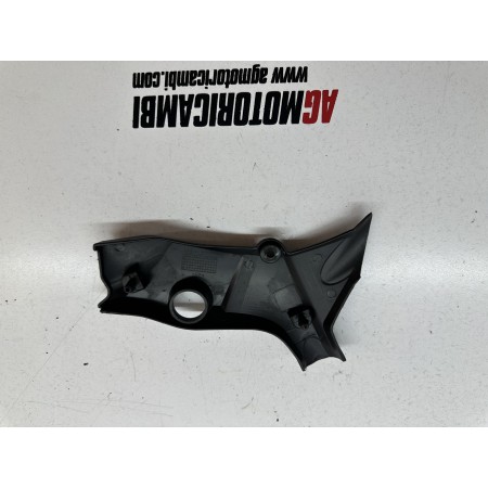 CUBREBASTIDOR DE PLÁSTICO REPOSAPIÉS IZQUIERDO BENELLI BN 125 2018-2020-2024 BJ154FMI