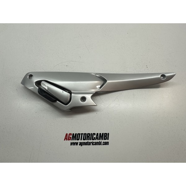 SUPPORT REPOSE-PIEDS DROIT GILERA NEXUS 300...