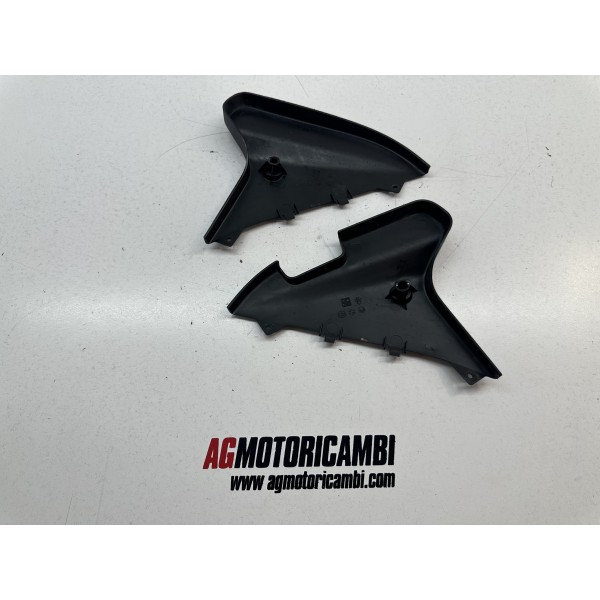 COUVERCLE EN PLASTIQUE BÉQUILLE CENTRALE DROITE...