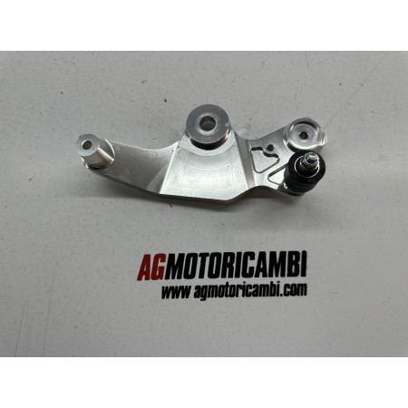 SOPORTE REPOSAPIÉS IZQUIERDO CAJA DE CAMBIOS FANTIC CABALLERO 500 4T 2018-2025