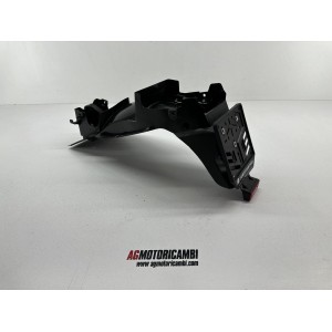 PARAFANGO POSTERIORE PORTATARGA YAMAHA YBR 250 2006-2013 2