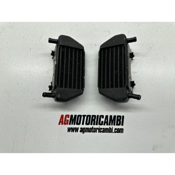 PAR DE RADIADORES DELANTEROS IZQUIERDOS BMW R...