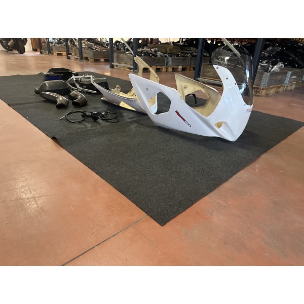 GLASFASERVERKLEIDUNG KIT SPUR RAHMEN SUZUKI...