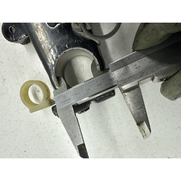 PAIR YAMAHA XT 550 5Y3 1982-1986 FORK SUPPORT...