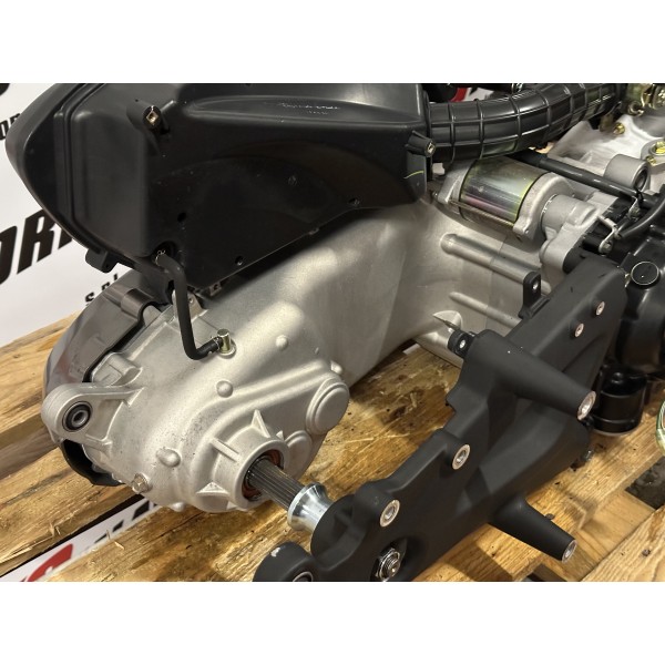 SK40 BLOC MOTEUR COMPLET KYMCO DOWNTOWN 200 4T...