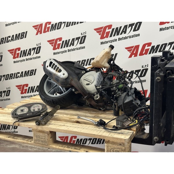 M051M KIT BLOQUE MOTOR COMPLETO PIAGGIO HEXAGON...