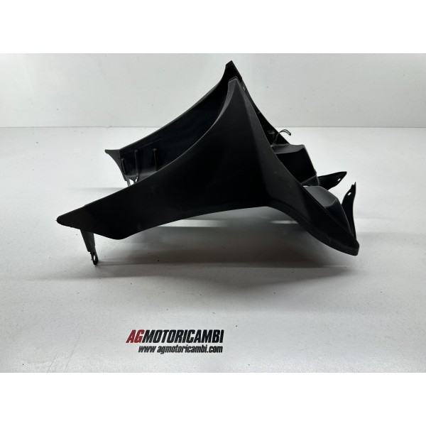 DOSSIER PLASTIQUE REPOSE-PIEDS AVANT KYMCO...