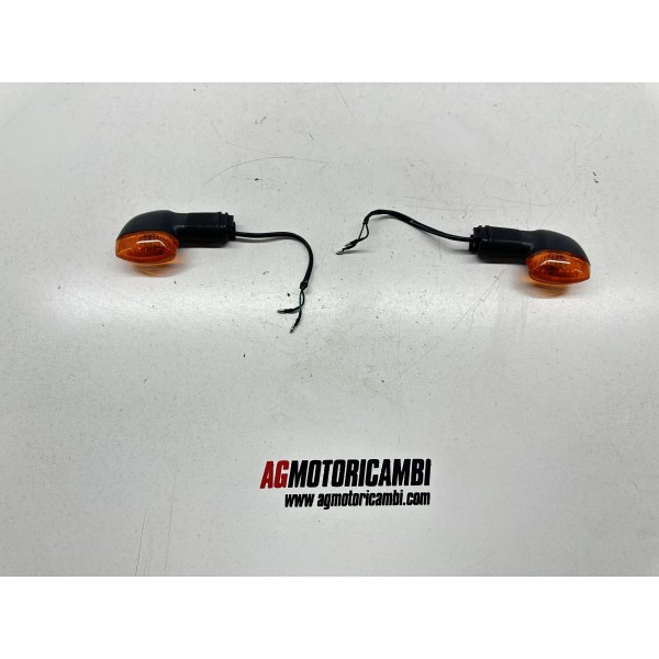 PAR DE INTERMITENTES DELANTEROS YAMAHA YBR 250...