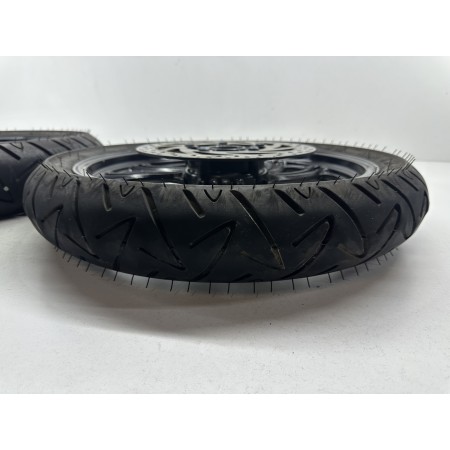 PAR DE LLANTAS CON NEUMÁTICOS NUEVOS YAMAHA YBR 250 2006-2013 22000KM