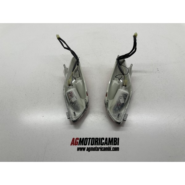COPPIA FARI POSTERIORI FARO DX SX YAMAHA X-MAX...