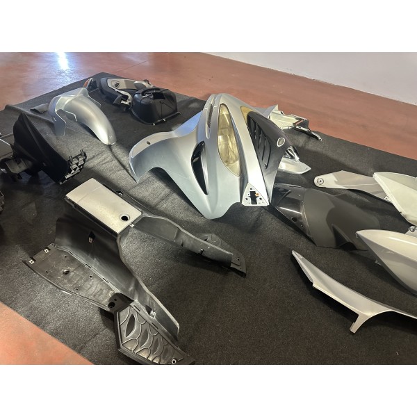 KIT CARENE PLASTICHE MUSO MALAGUTI MADISON 125...