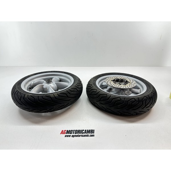 RUEDA DELANTERA TRASERA NEUMATICOS NUEVOS...