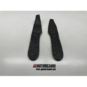 PAIR FOOTREST MATS MALAGUTI MADISON 125 S 2002-2006