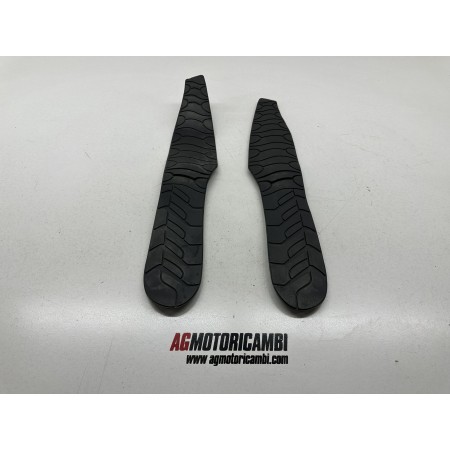 PAR DE ALFOMBRILLAS REPOSAPIÉS MALAGUTI MADISON 125 S 2002-2006