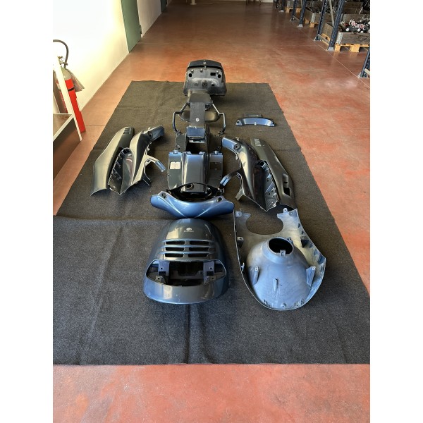 KIT FAIRING PLASTIC SHIELD SIDE PANELS PIAGGIO...