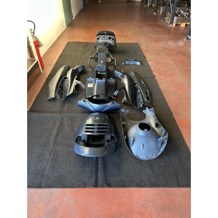 BAUSATZ VERKLEIDUNG KUNSTSTOFFSCHILD SEITENTEILE PIAGGIO HEXAGON 125 150 180