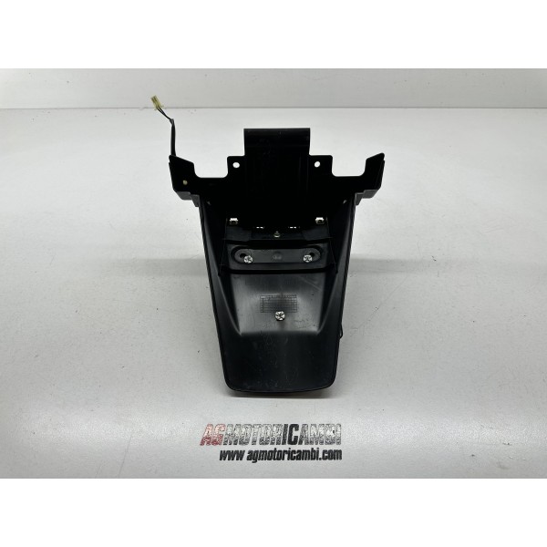 PARAFANGO POSTERIORE PORTA TARGA HONDA JAZZ 250...