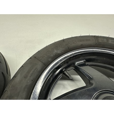 PAIRE DE ROUES AVANT ET ARRIÈRE AVEC PNEUS NEUFS HONDA JAZZ 250