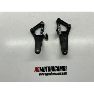 Paire de SUPPORTS DE MOTEUR HUSQVARNA VITPILEN 401... 2