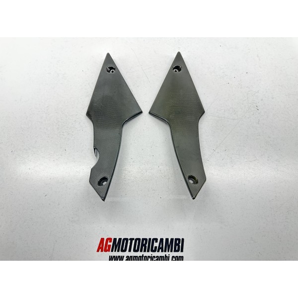 TAPA DE PLÁSTICO DERECHA SX CARBON TRIUMPH...