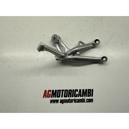 TRIUMPH DAYTONA 955 I 2004-2005-2006 BEIFAHRER RECHTS HINTEN FUSSSTÜTZE