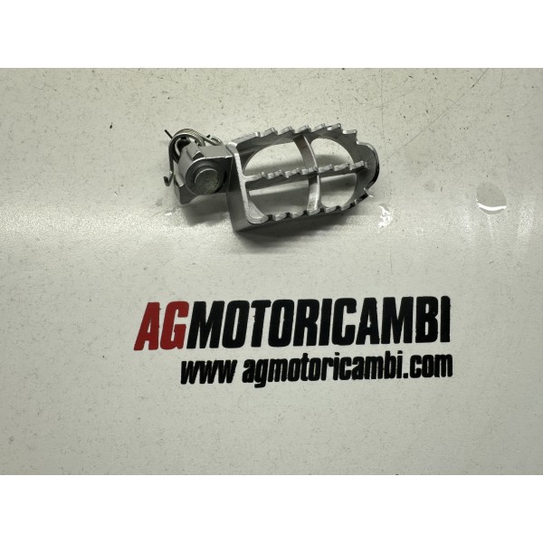 LEFT PILOT PEDAL LEFT SWM SM 125 R 2021-2025