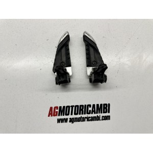 PAIRE DE REPOSE-PIEDS PASSAGER DROIT HONDA SH 125-150...