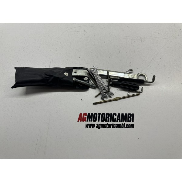 TOOLS USE AND MAINTENANCE HONDA HORNET 600...